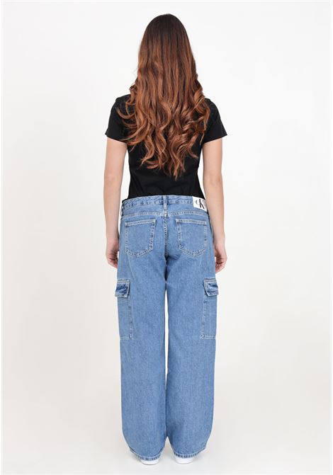 Jeans da donna denim medium cargo CALVIN KLEIN JEANS | J20J2236881A41A4